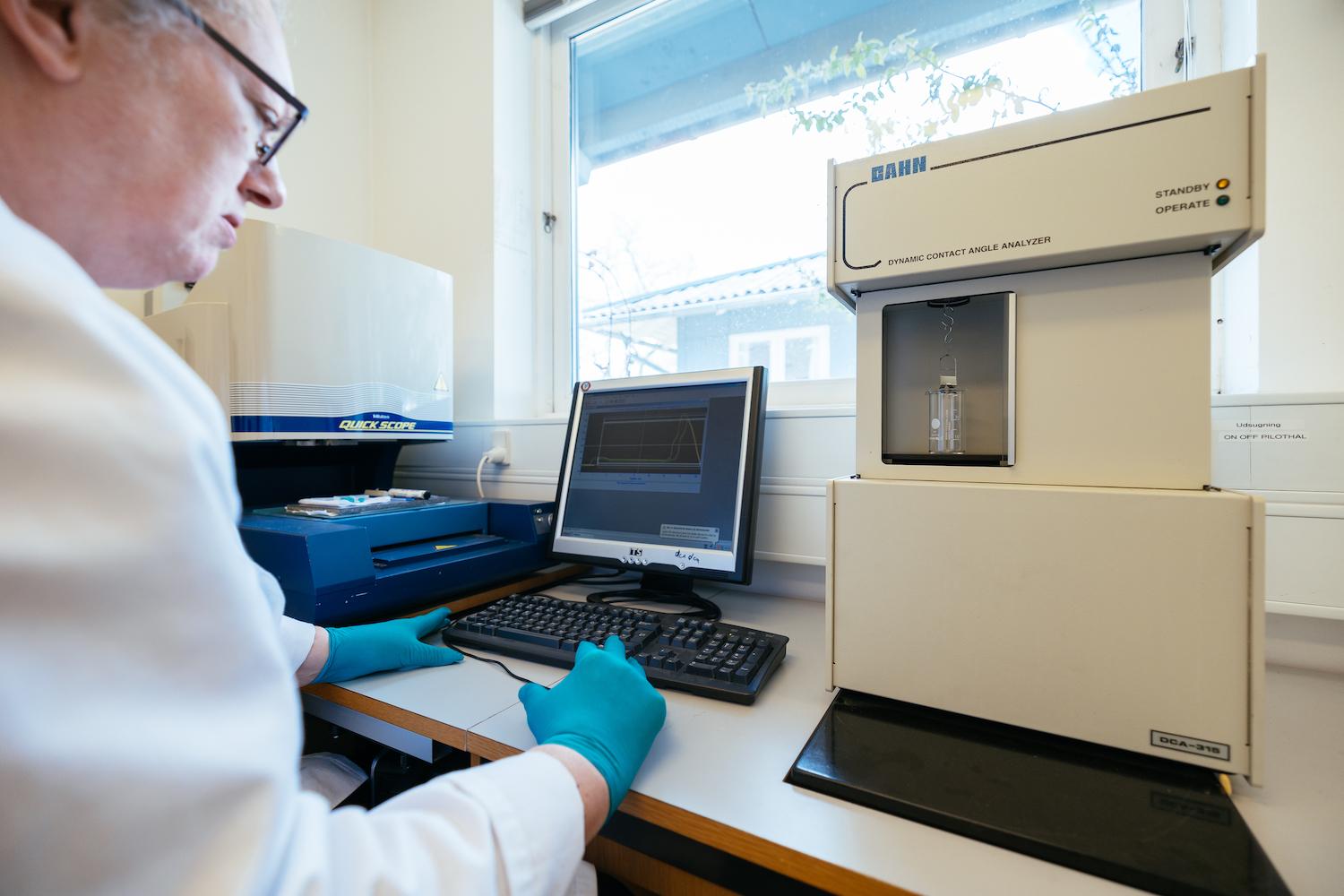 Custom polymer analysis being done by a Chempilots expert