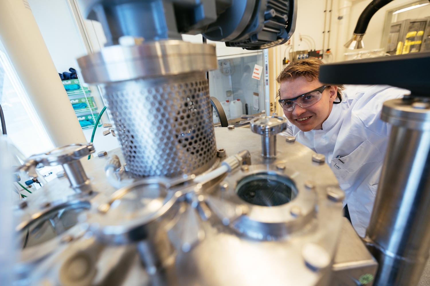 Custom polymer lab technician in Chempilots production facility